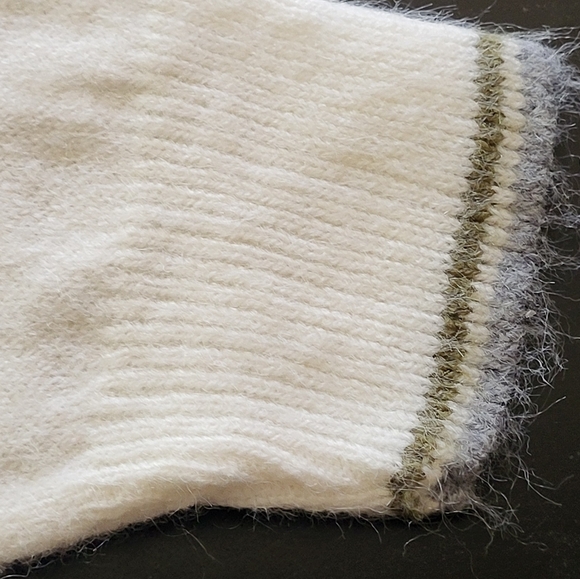 Huntingdon Mills vtg 60s acrylic sweater and bonnet 2T-3T - Picture 3 of 5